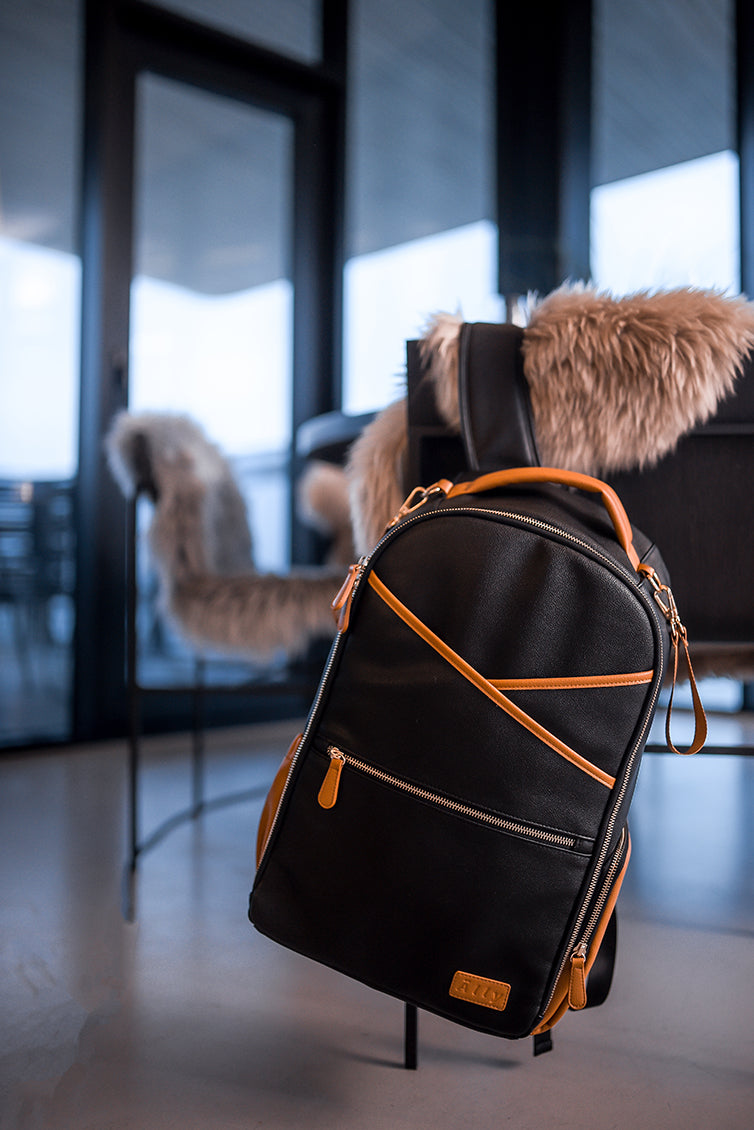 Ally Scandic - Großer Wickelrucksack | Black Coffee - Panda Pals