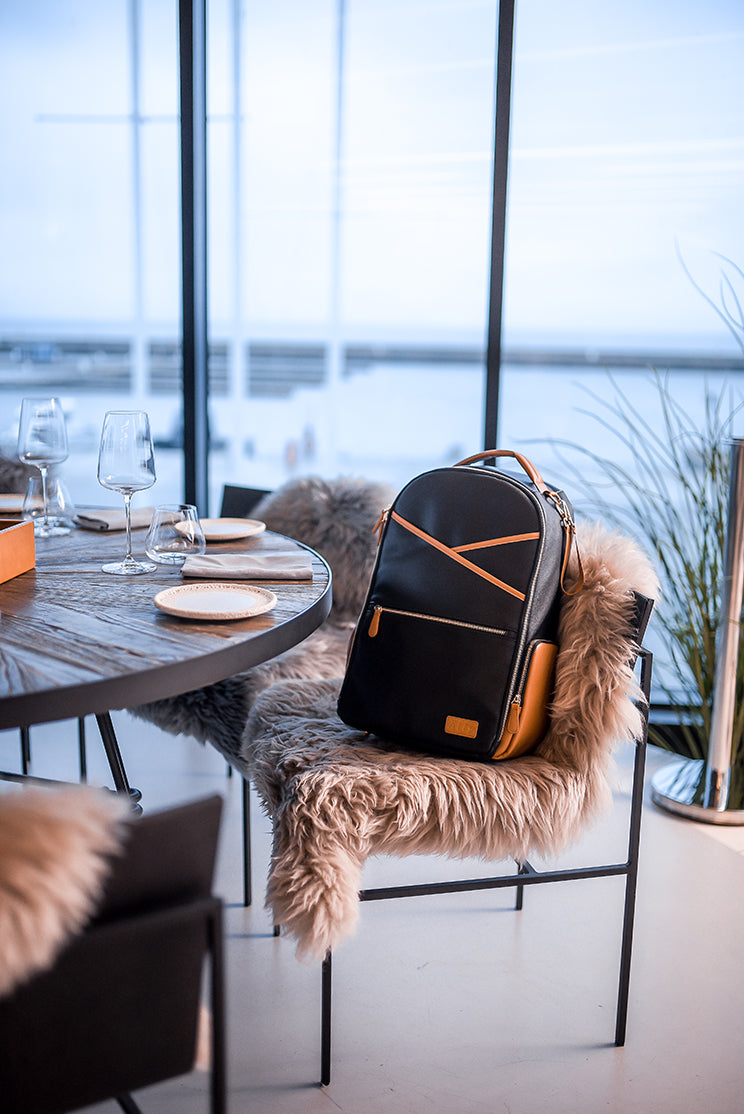 Ally Scandic - Großer Wickelrucksack | Black Coffee - Panda Pals