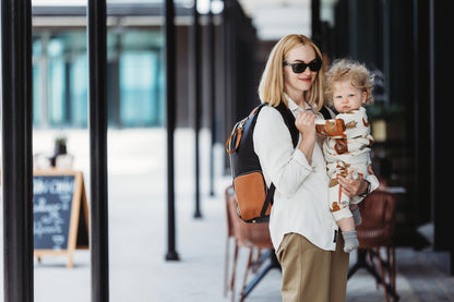 Ally Scandic - Großer Wickelrucksack | Black Coffee - Panda Pals