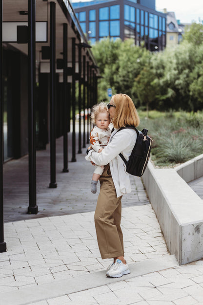 Ally Scandic - Wickelrucksack | Espresso - Panda Pals